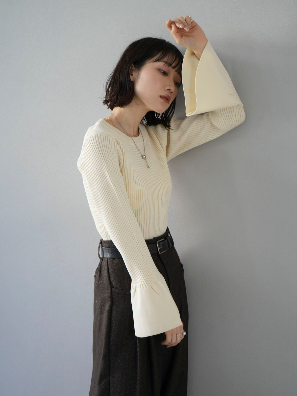 予約]フレアスリーブポリエステルリブニットトップス/アイボリー – Lumier