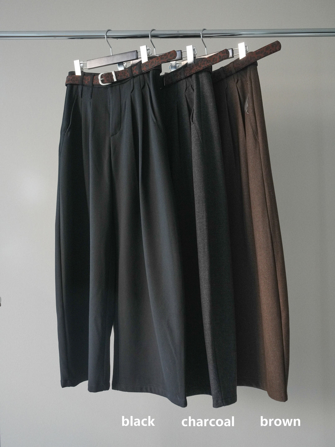 [SET]Uネック配色レイヤードリブニットトップス+アニマル柄ベルト付きウールタッチワイドパンツ(2set)