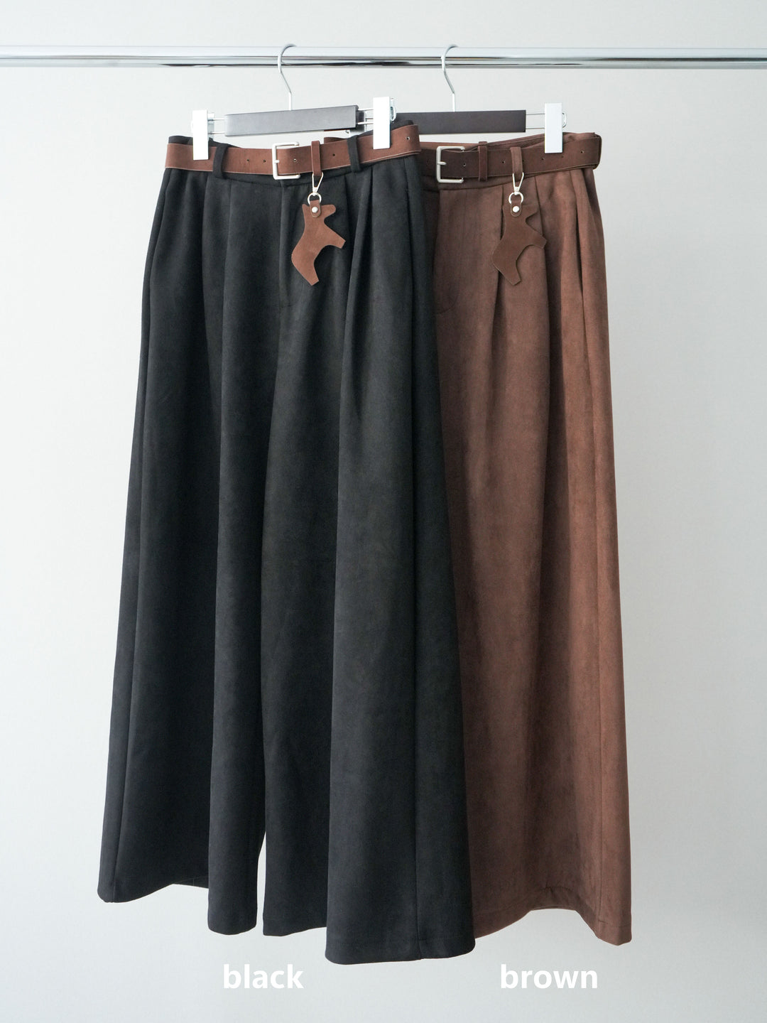 [SET]リブ切替メランジニットカーディガン+モチーフベルト付スエードタックワイドパンツ(2set)