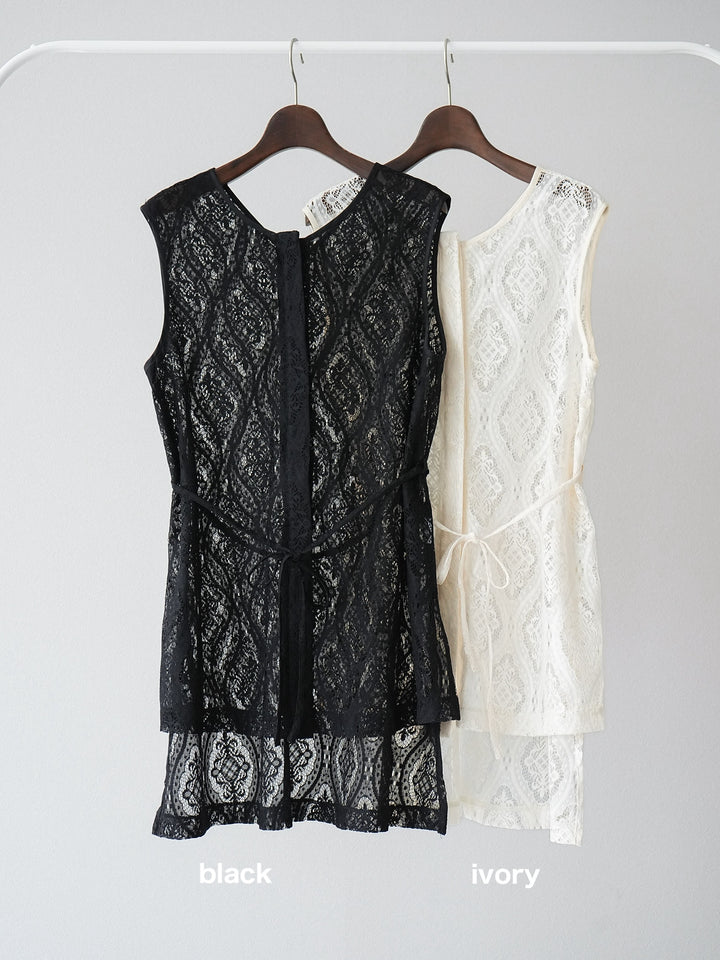 [SET] 緞面滾邊蕾絲無袖上衣 + 蕾絲疊穿休閒褲 (2件套)