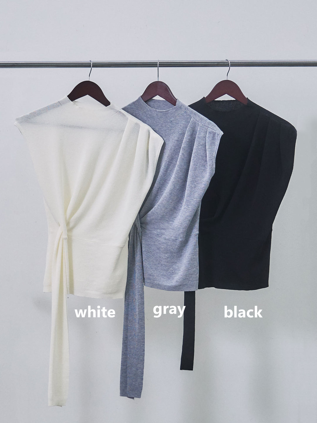 【Allure】[SET]サイドベルトボトルネックノースリーブニットトップス+ストライプイージーパンツ(2set)