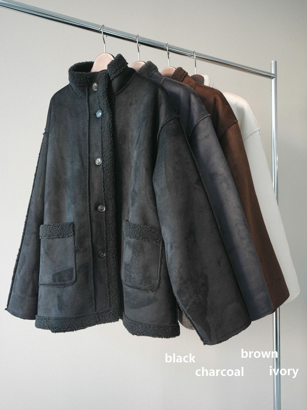 [SET]スタンドネックフェイクムートンミディアムコート+アンティークボタンニットカーディガン(2set)