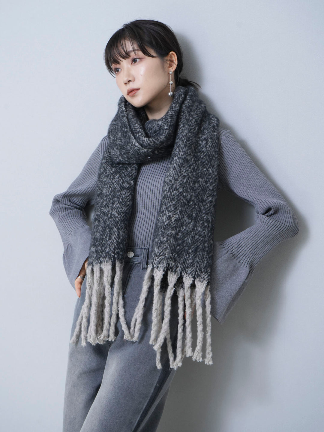 [Pre-order] Tweed Pattern Fluffy Stole/Black Mix