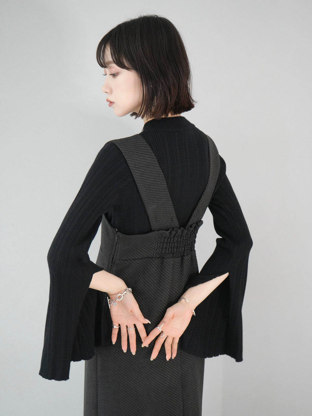 [Pre-order] Random rib flare slit sleeve knit top/black