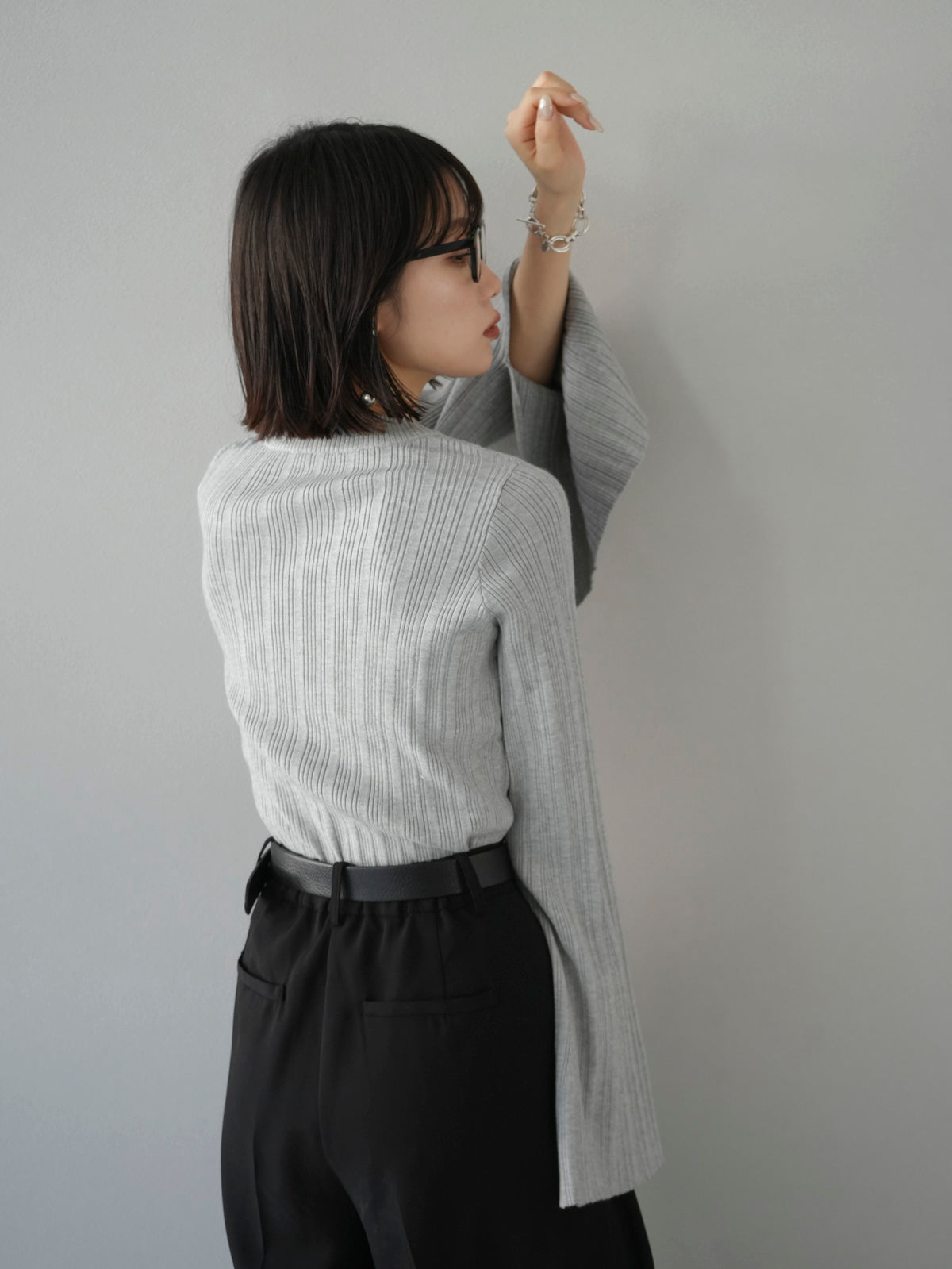 [Pre-order] Random rib flare slit sleeve knit top/gray