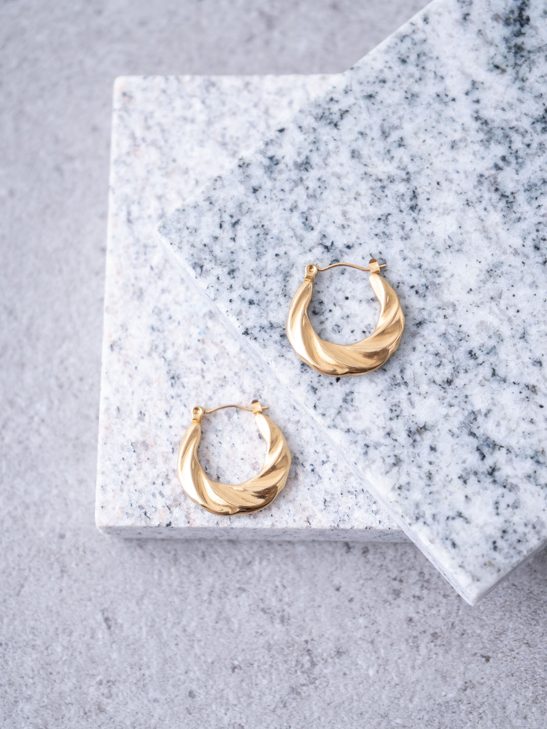 [予約]ツイストフープピアス/gold