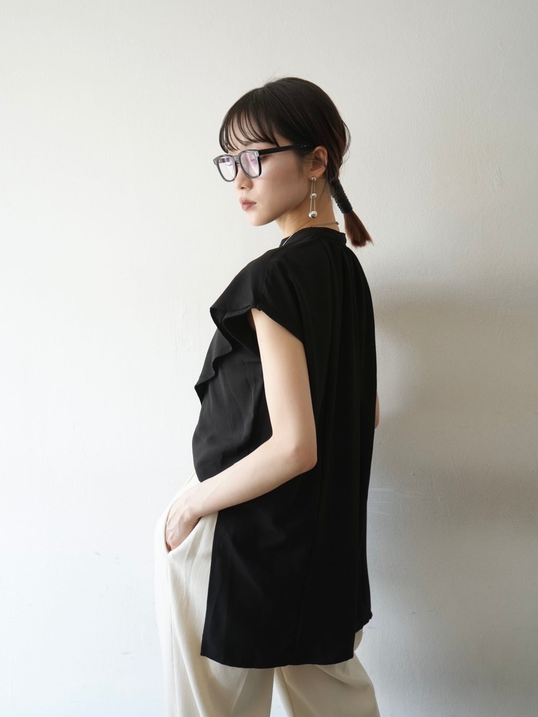 [Pre-order] Sleeveless ruffled blouse/black