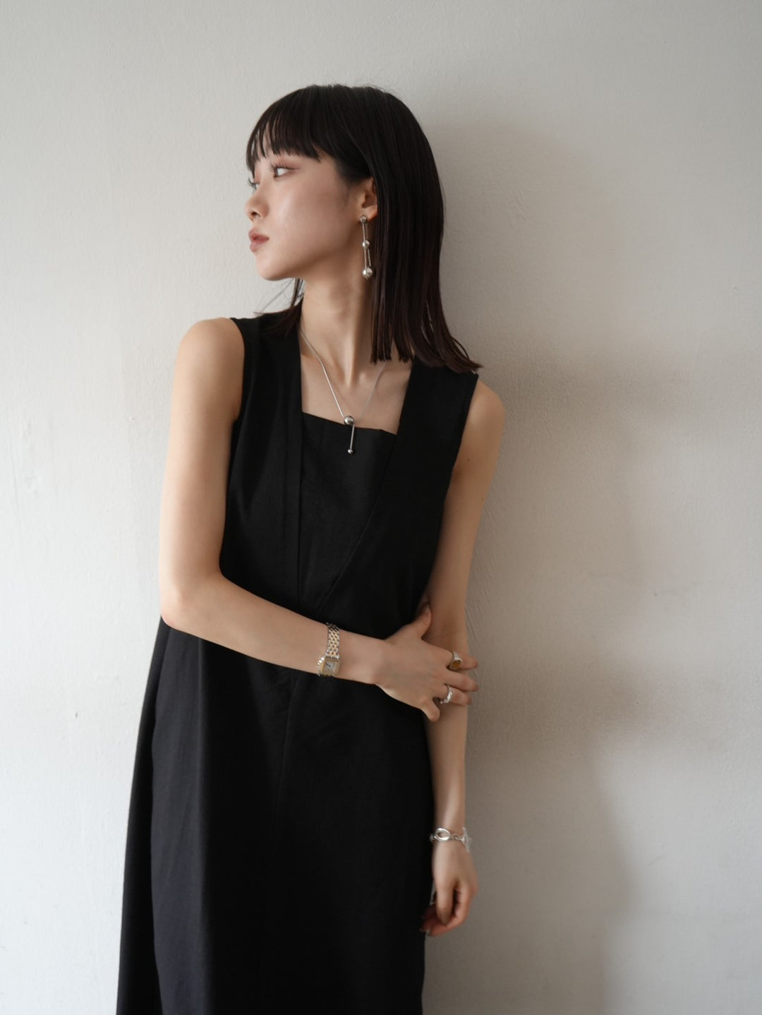 [Pre-order] Linen-like back button design dress/black