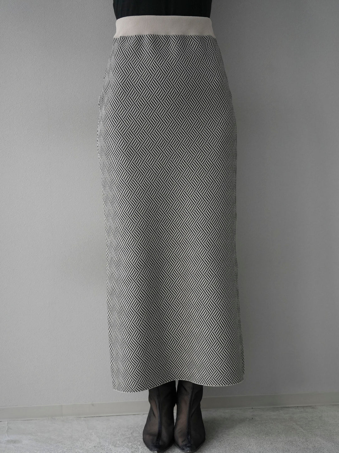 [Pre-order] Geometric pattern polyester knit skirt/ivory