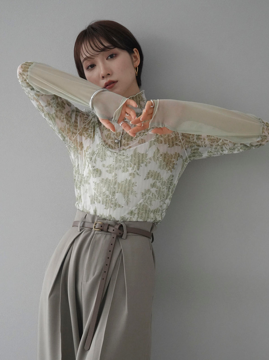 [Pre-order] Sleeve-switched flower print tulle top/beige
