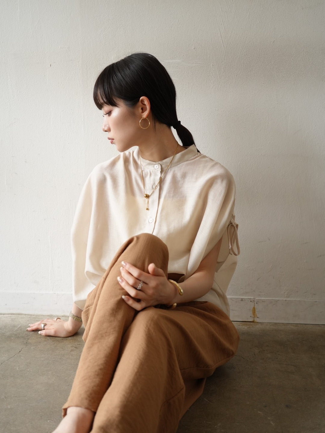 [Pre-order] Band collar shirred sleeve shirt/light beige