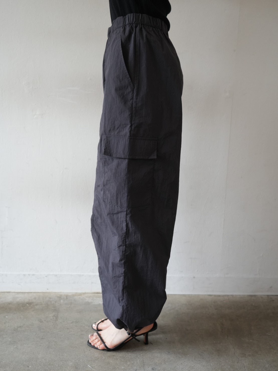 予約]ドロストワークパンツ/チャコール – Lumier