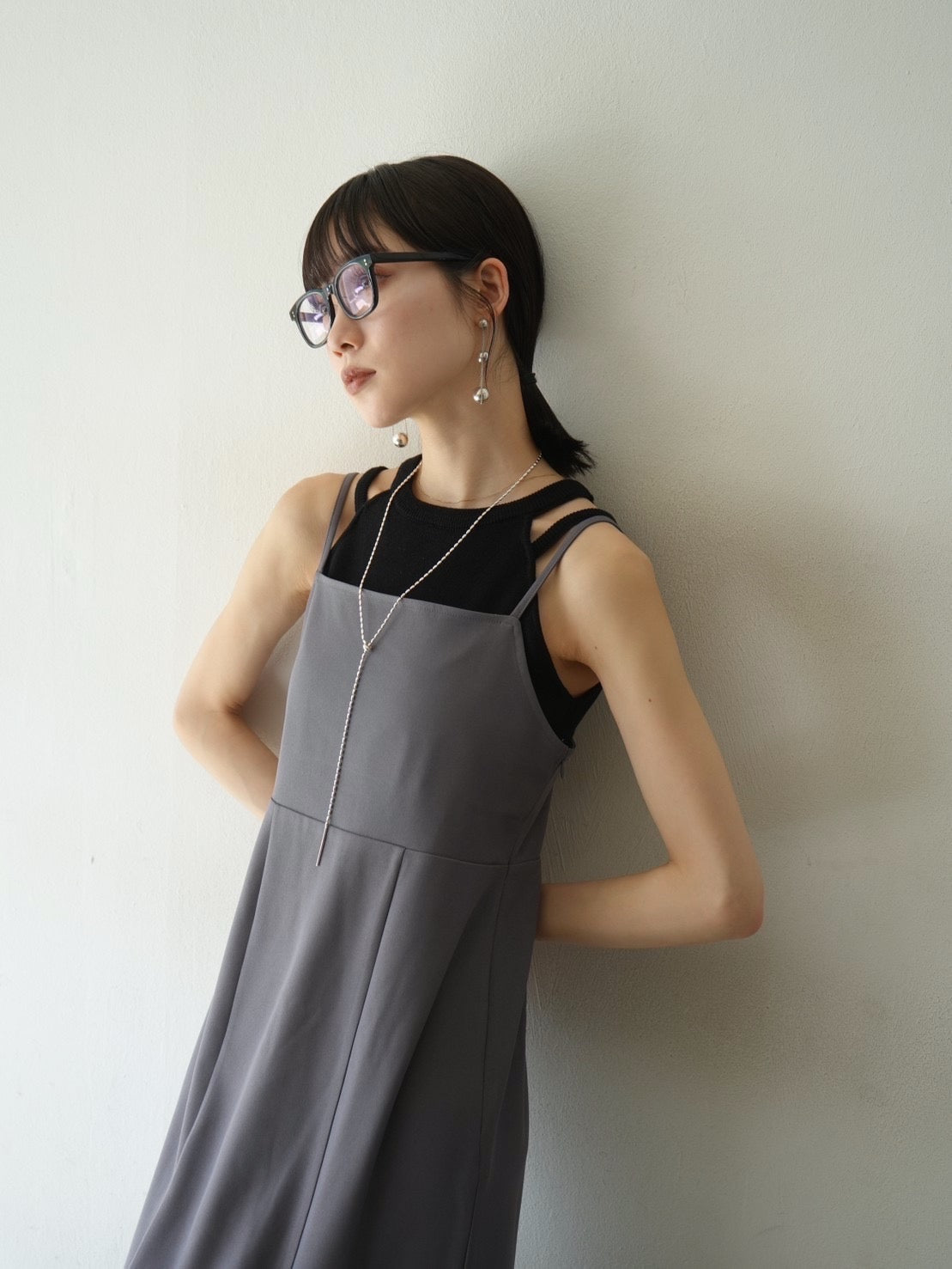 M me eme エムエメ ダブルストラップスリットワンピース グレー M me eme エムエメ ダブルストラップスリットワンピース - メルカリ