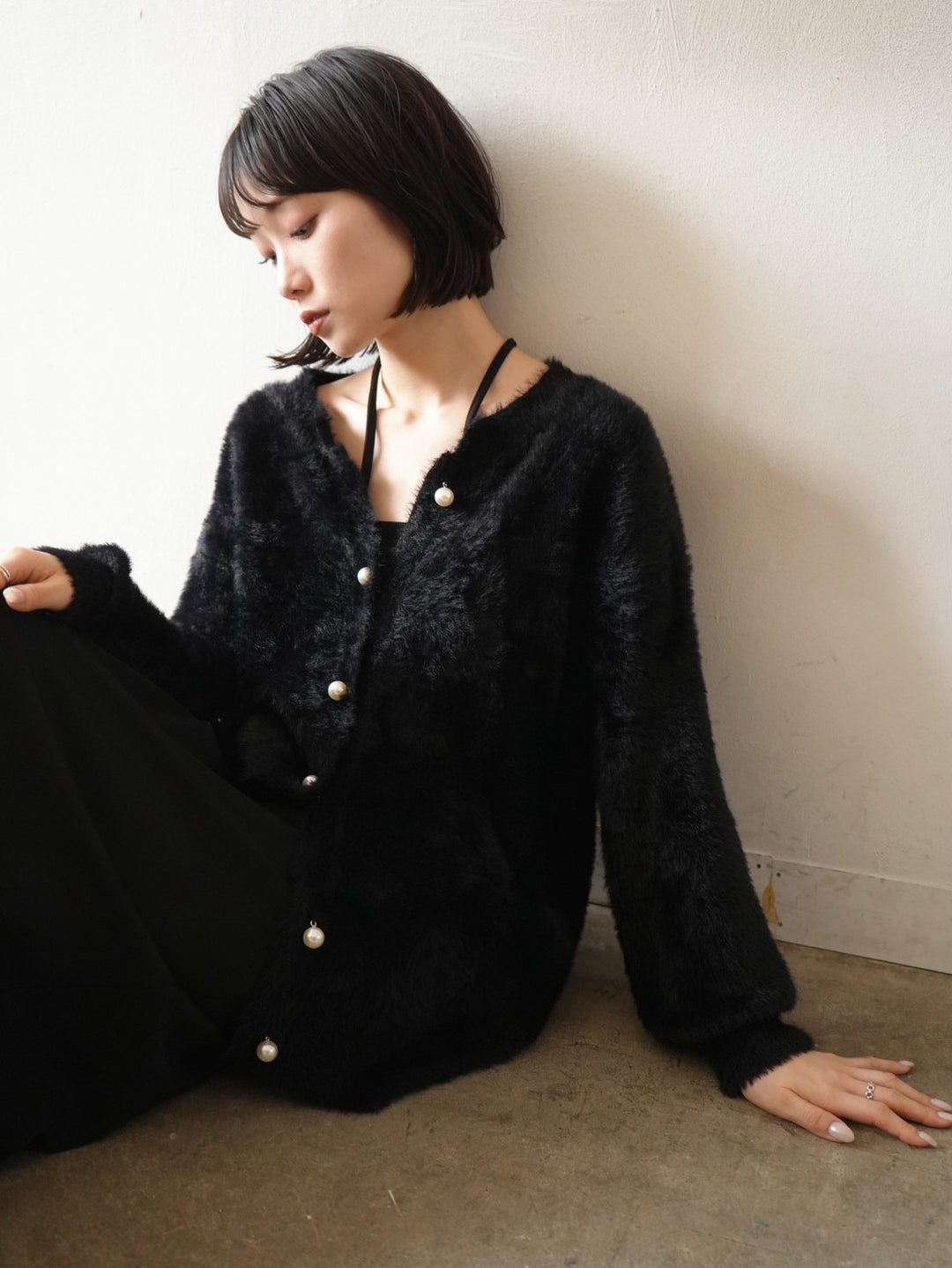 【預訂】珍珠紐扣毛絨針織開襟衫/黑色