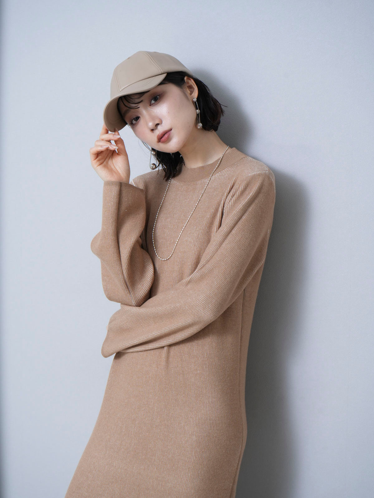 予約]リバーシブル配色リブニットワンピース/アイボリーxベージュ – Lumier