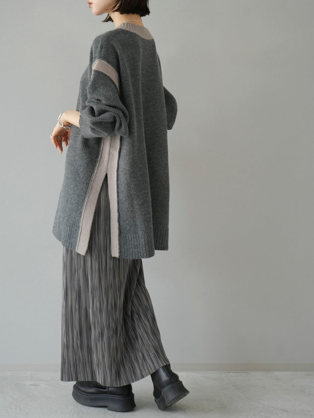 [SET] Side slit bicolor over knit + multicolor I-line pleated skirt (2set)