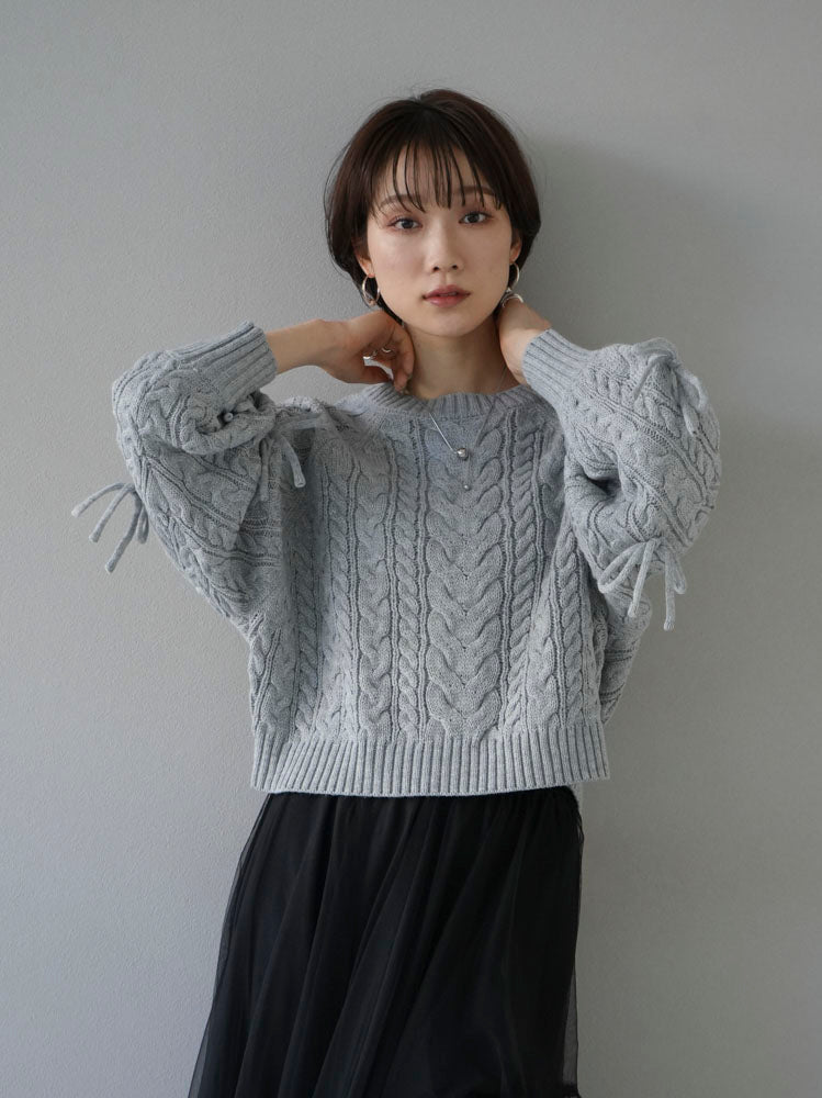 予約]袖リボンケーブル編みクロップドニット/グレー – Lumier