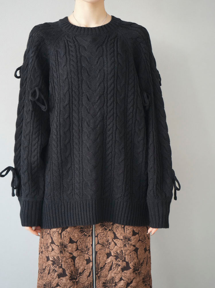 予約]袖リボンケーブル編みオーバーニット/ブラック – Lumier