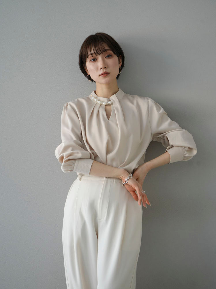 [Pre-order] 2-way pearl asymmetrical blouse/beige