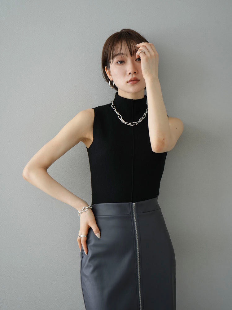 [Pre-order] Petite neck center seam sleeveless knit top/black