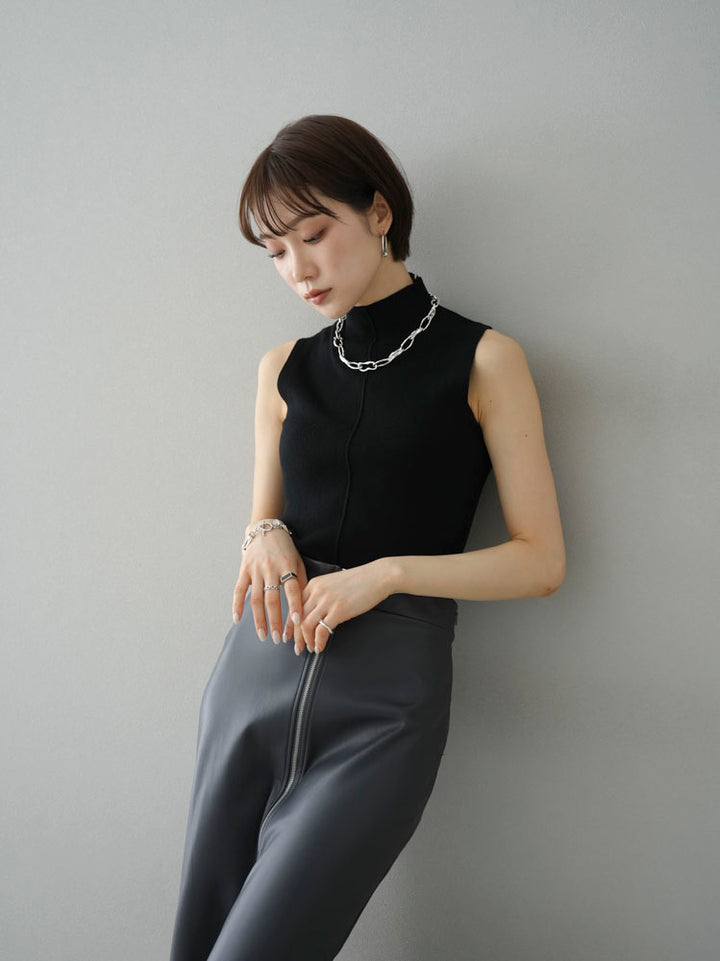[Pre-order] Petite neck center seam sleeveless knit top/black