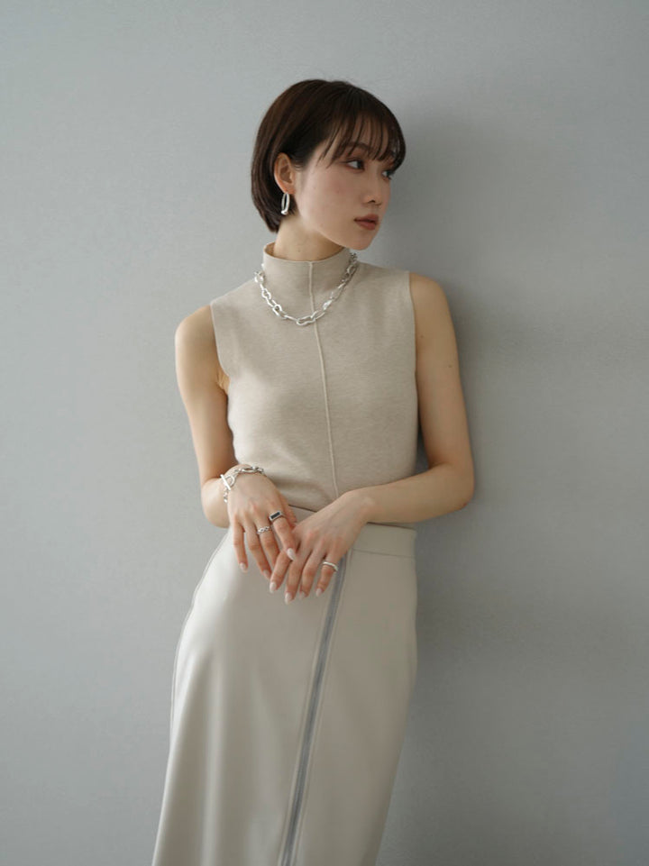 [Pre-order] Petite neck center seam sleeveless knit top/Ecru