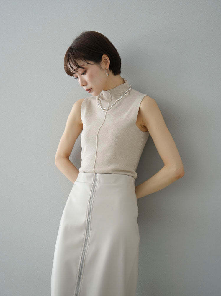 [Pre-order] Petite neck center seam sleeveless knit top/Ecru