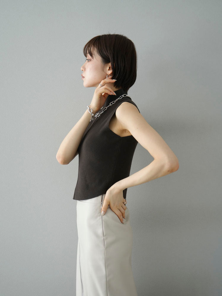 [Pre-order] Petite neck center seam sleeveless knit top/brown