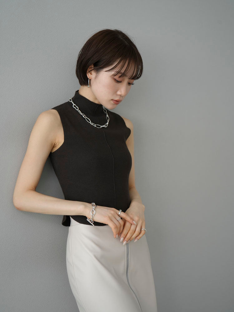 [Pre-order] Petite neck center seam sleeveless knit top/brown