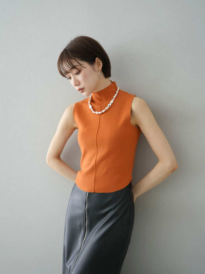 [Pre-order] Petite neck center seam sleeveless knit top/orange