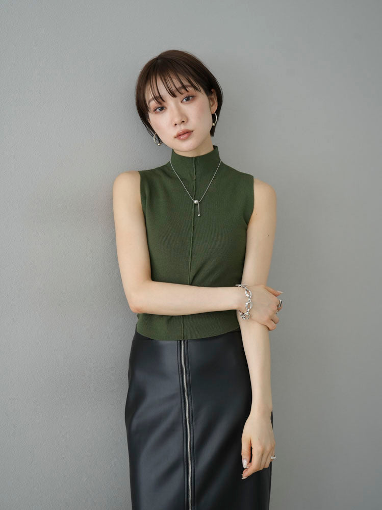 [Pre-order] Petite neck center seam sleeveless knit top/green