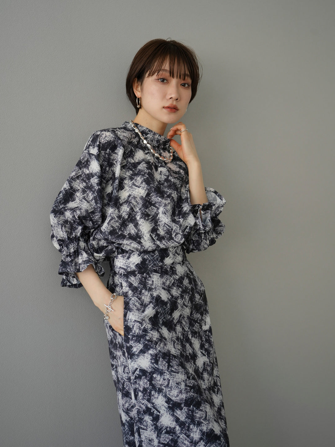 [SET] Nuanced pattern candy sleeve blouse + Nuanced pattern A-line skirt (2set)