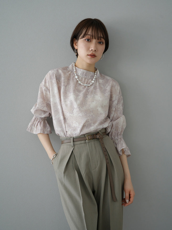 [Pre-order] Nuanced Pattern Candy Sleeve Blouse/Beige
