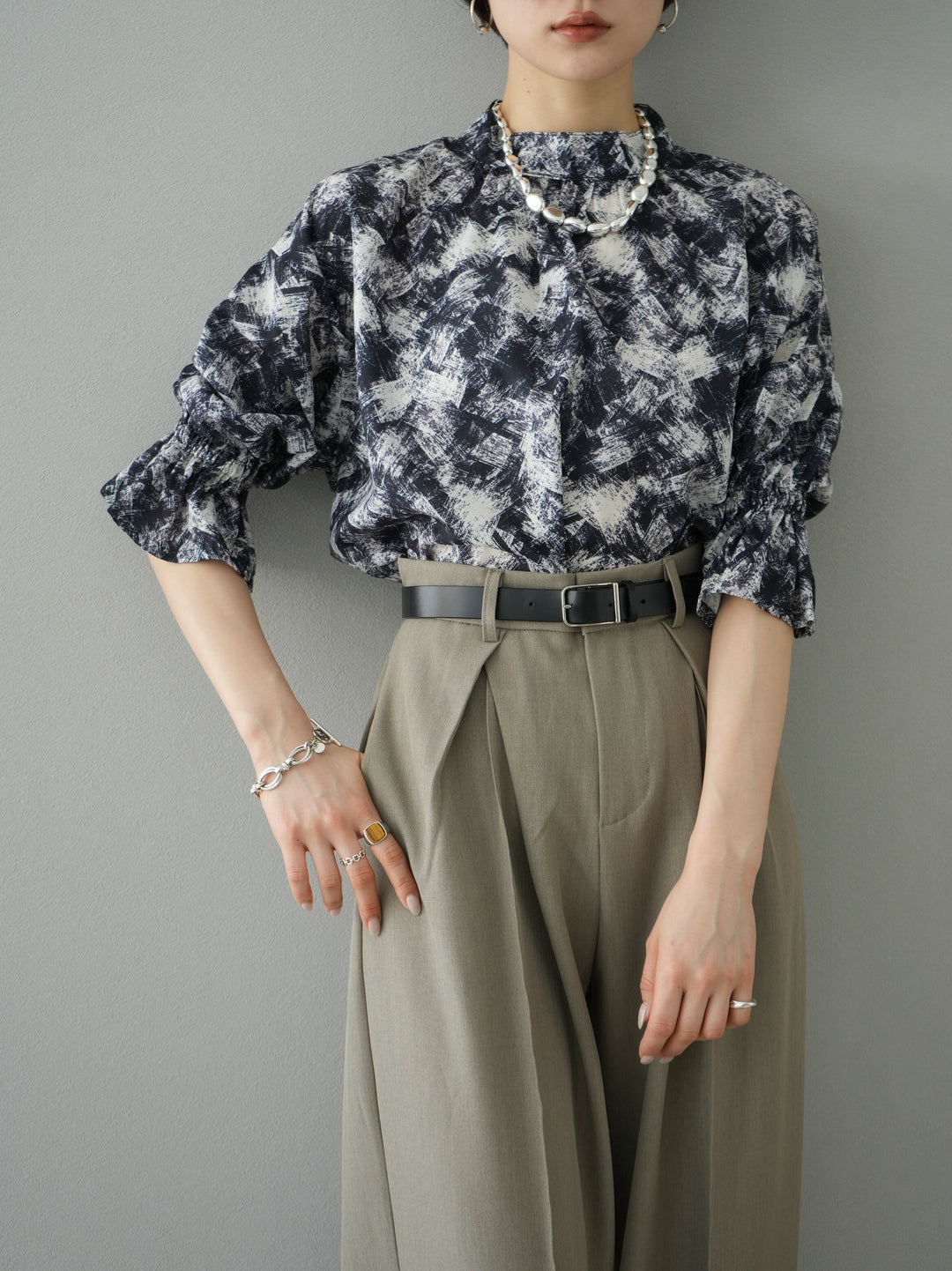 [SET] Nuanced pattern candy sleeve blouse + design tuck wide pants (2set)