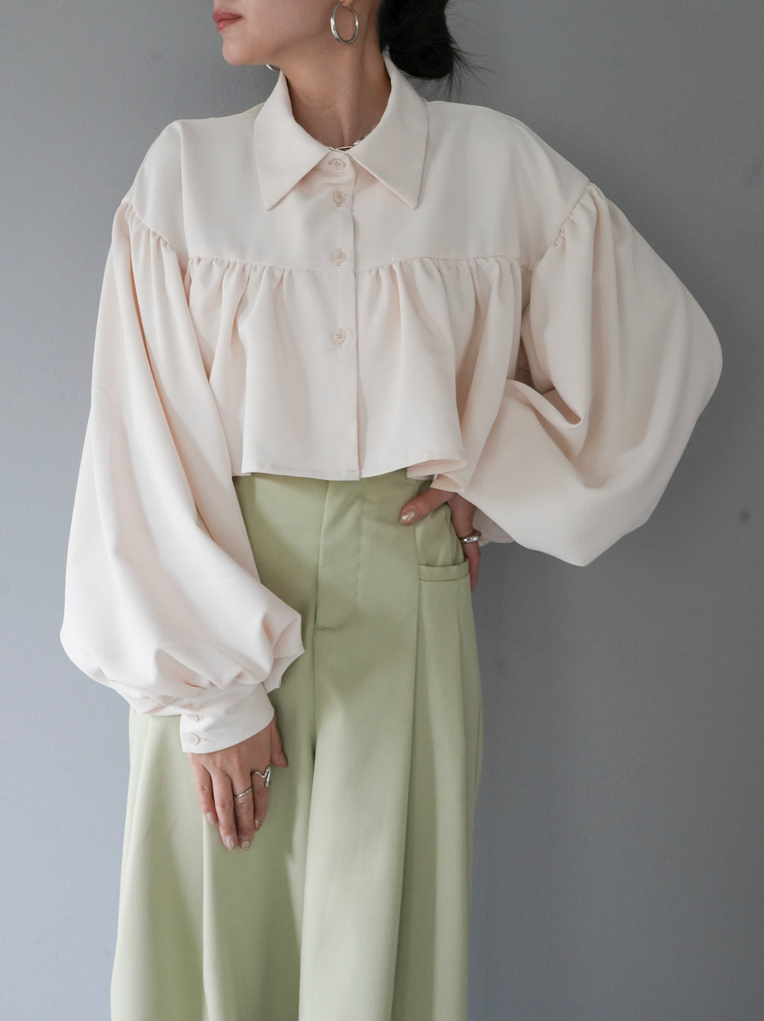 [Pre-order] Short Gathered Blouse/Ecru