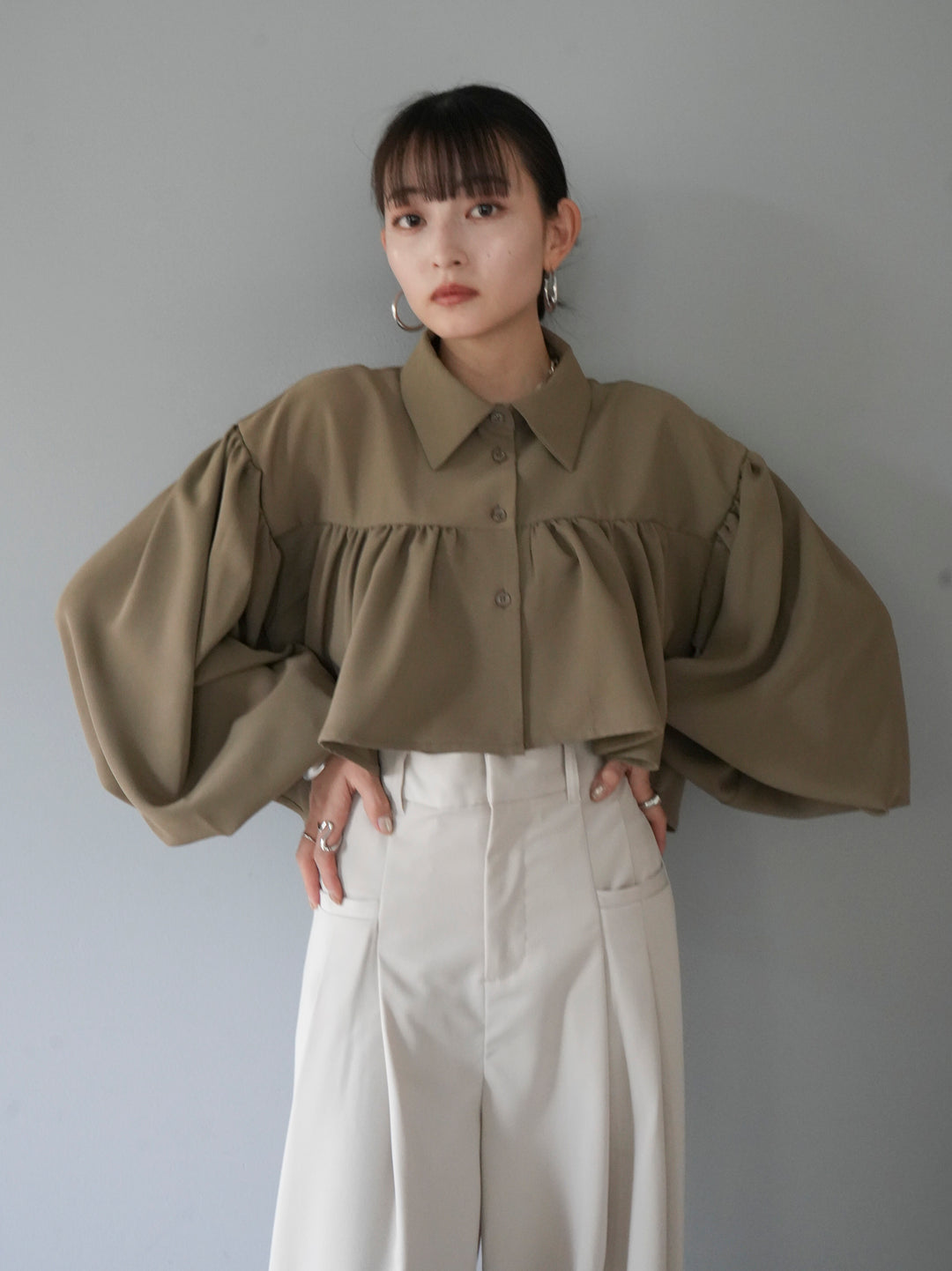 [Pre-order] Short Gathered Blouse/Greige