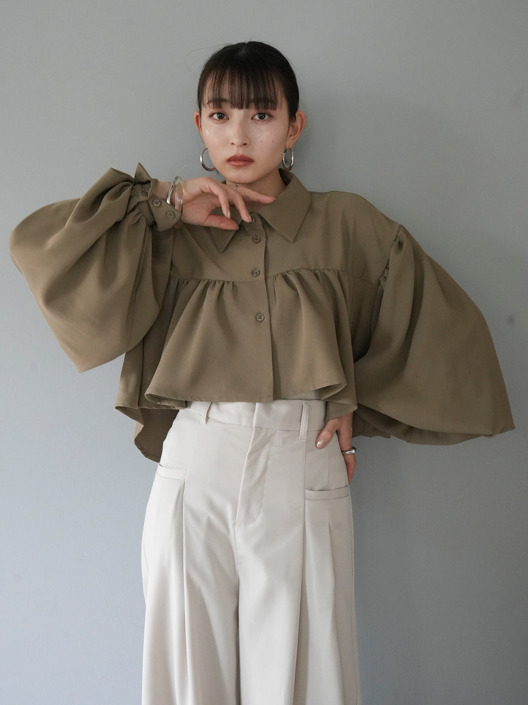 [Pre-order] Short Gathered Blouse/Greige