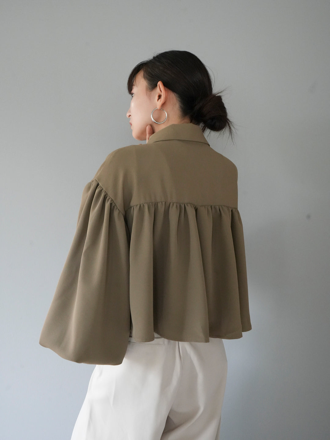 [Pre-order] Short Gathered Blouse/Greige