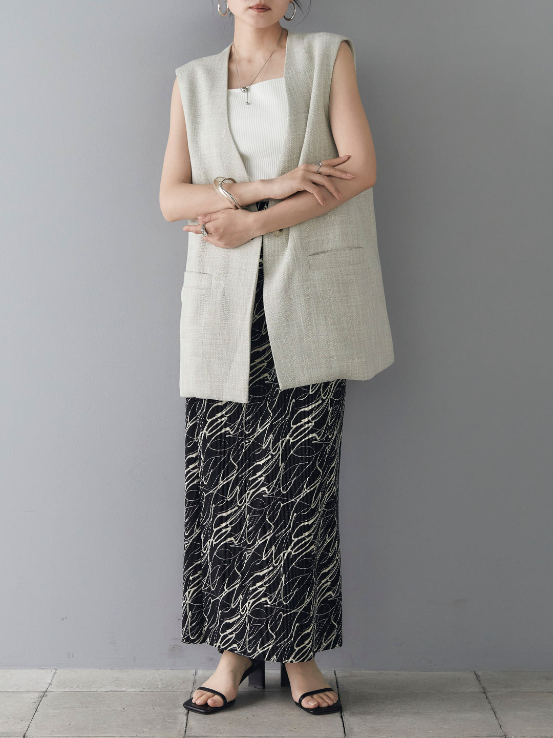 [SET] Linen touch no-collar gilet + Telekorib bare camisole + Pen touch I-line pleated skirt (3 sets)