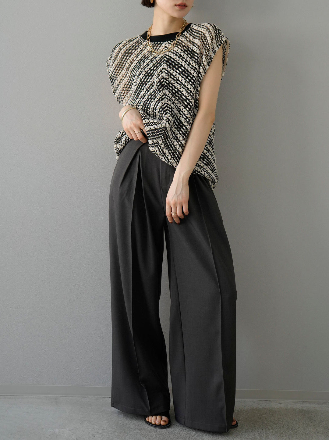 [SET] Crochet sleeveless top + design tuck wide pants (2set)