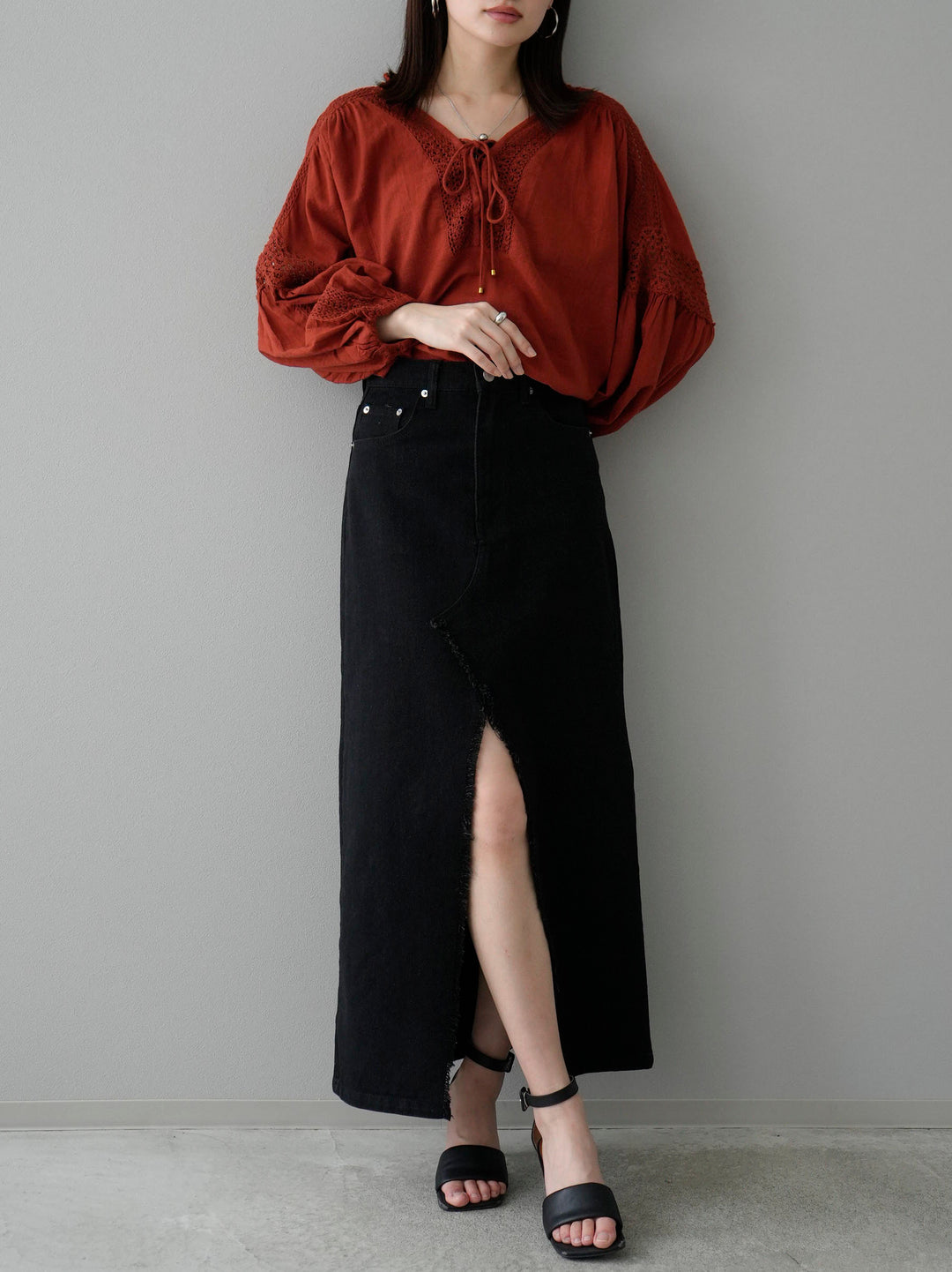 [SET] Cotton lace blouse + front slit denim long skirt (2set)
