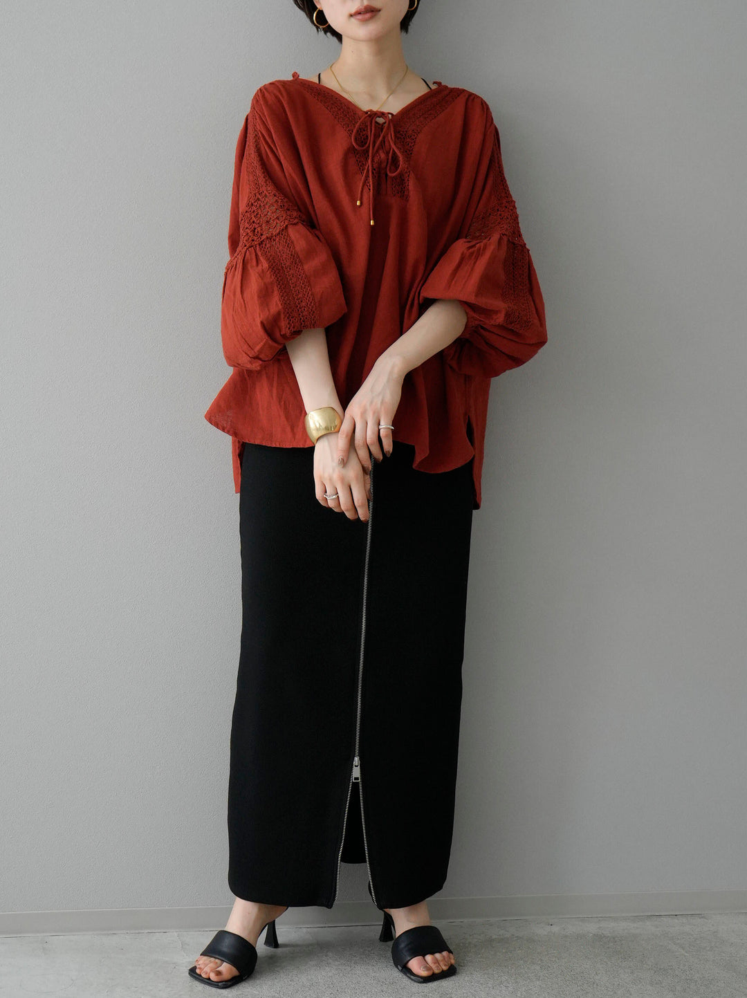 [SET] Cotton lace blouse + front zip knit tight skirt (2set)