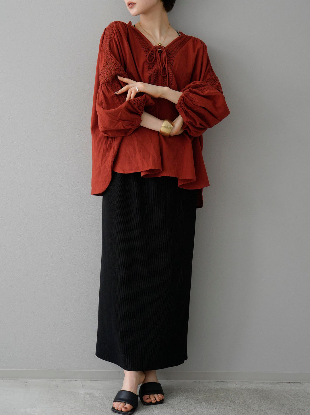 [SET] Cotton lace blouse + I-line pleated skirt (2set)