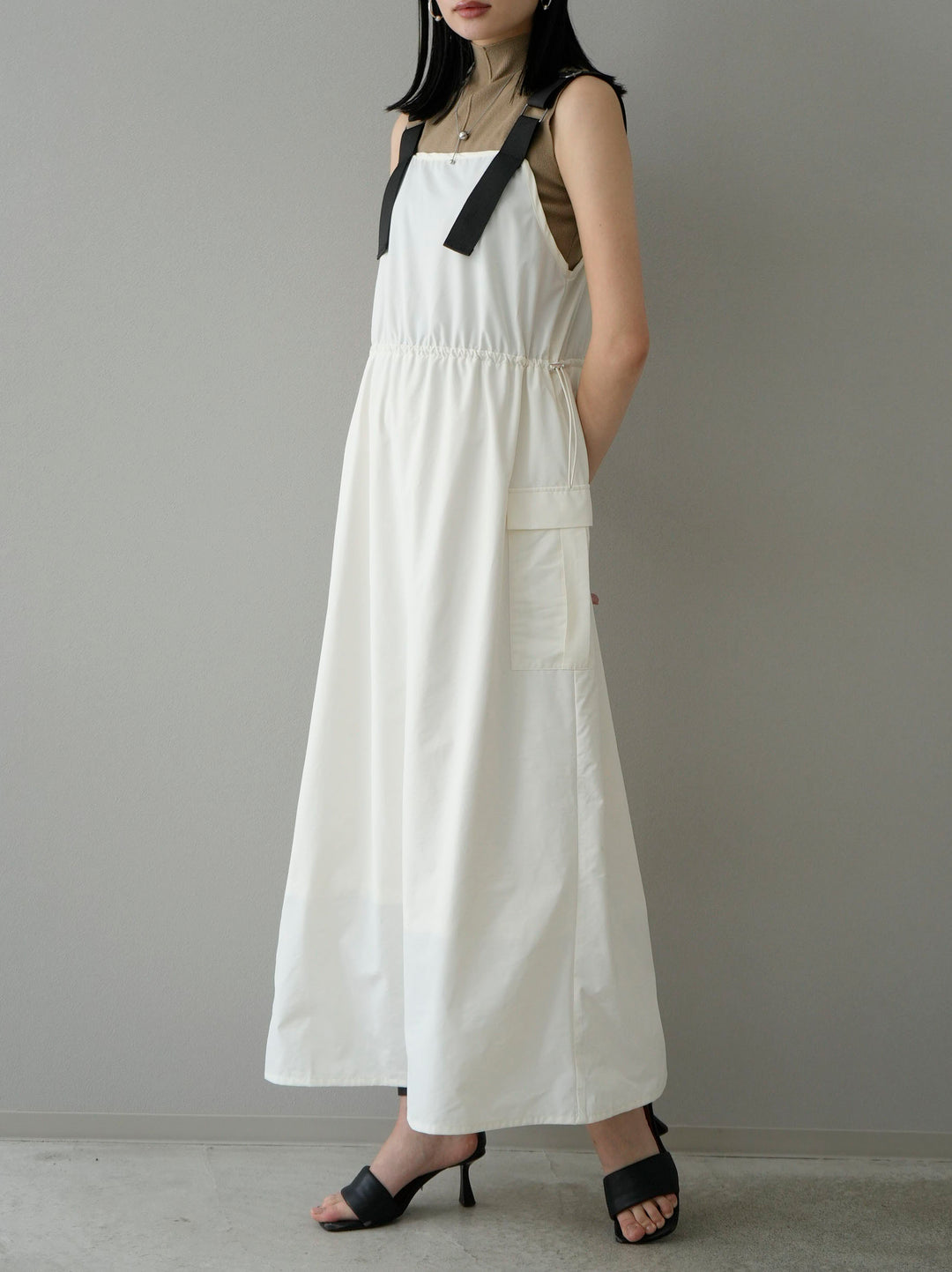 [Pre-order] Nylon drawstring cargo dress/off-white
