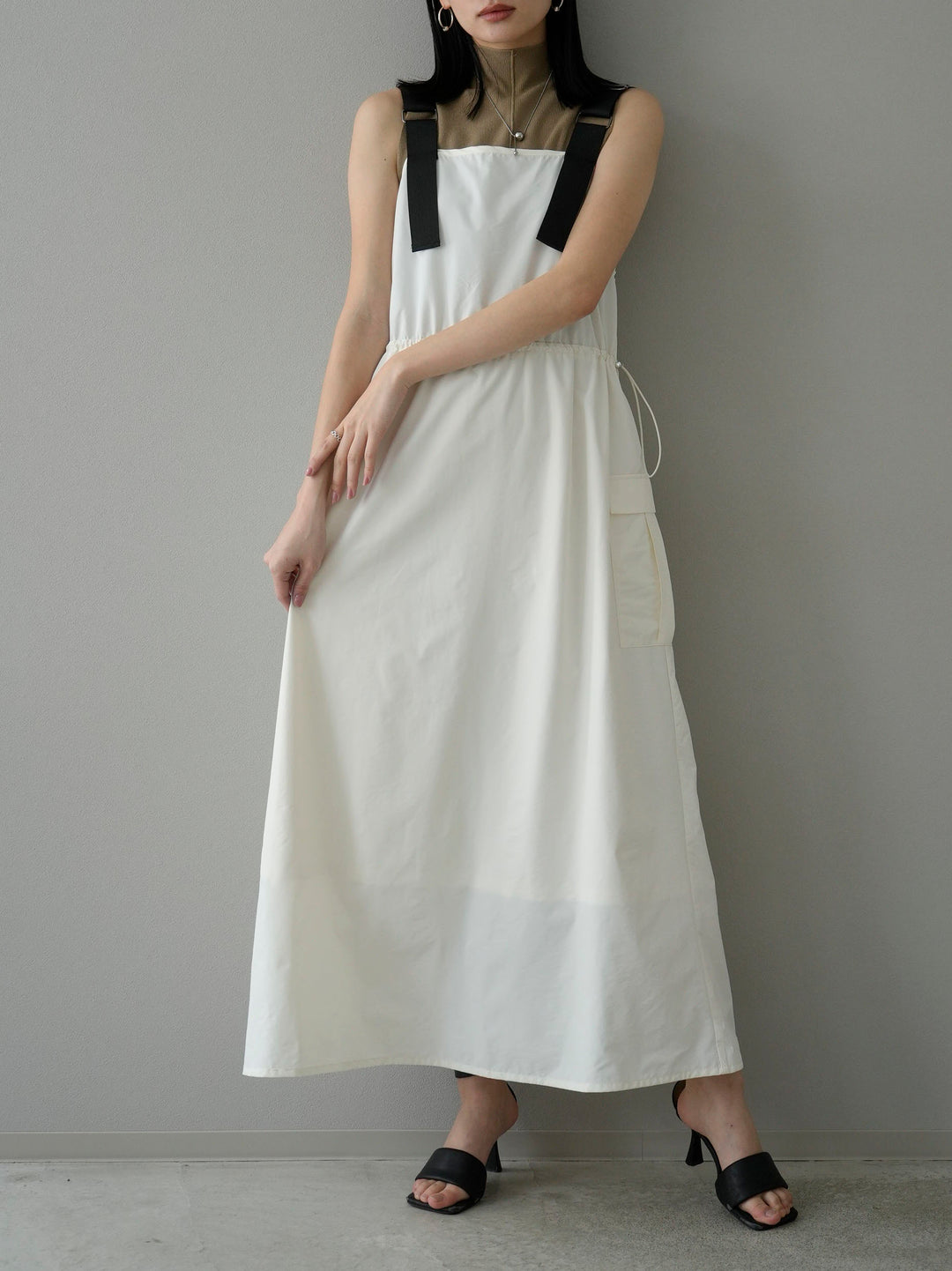 [Pre-order] Nylon drawstring cargo dress/off-white