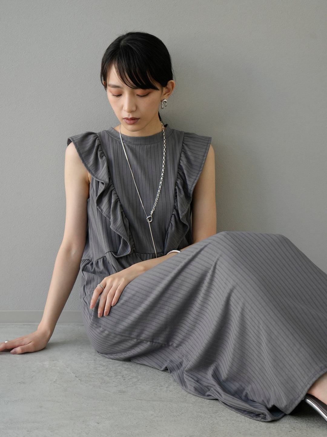 【預訂】寬羅紋荷葉邊洋裝/灰色