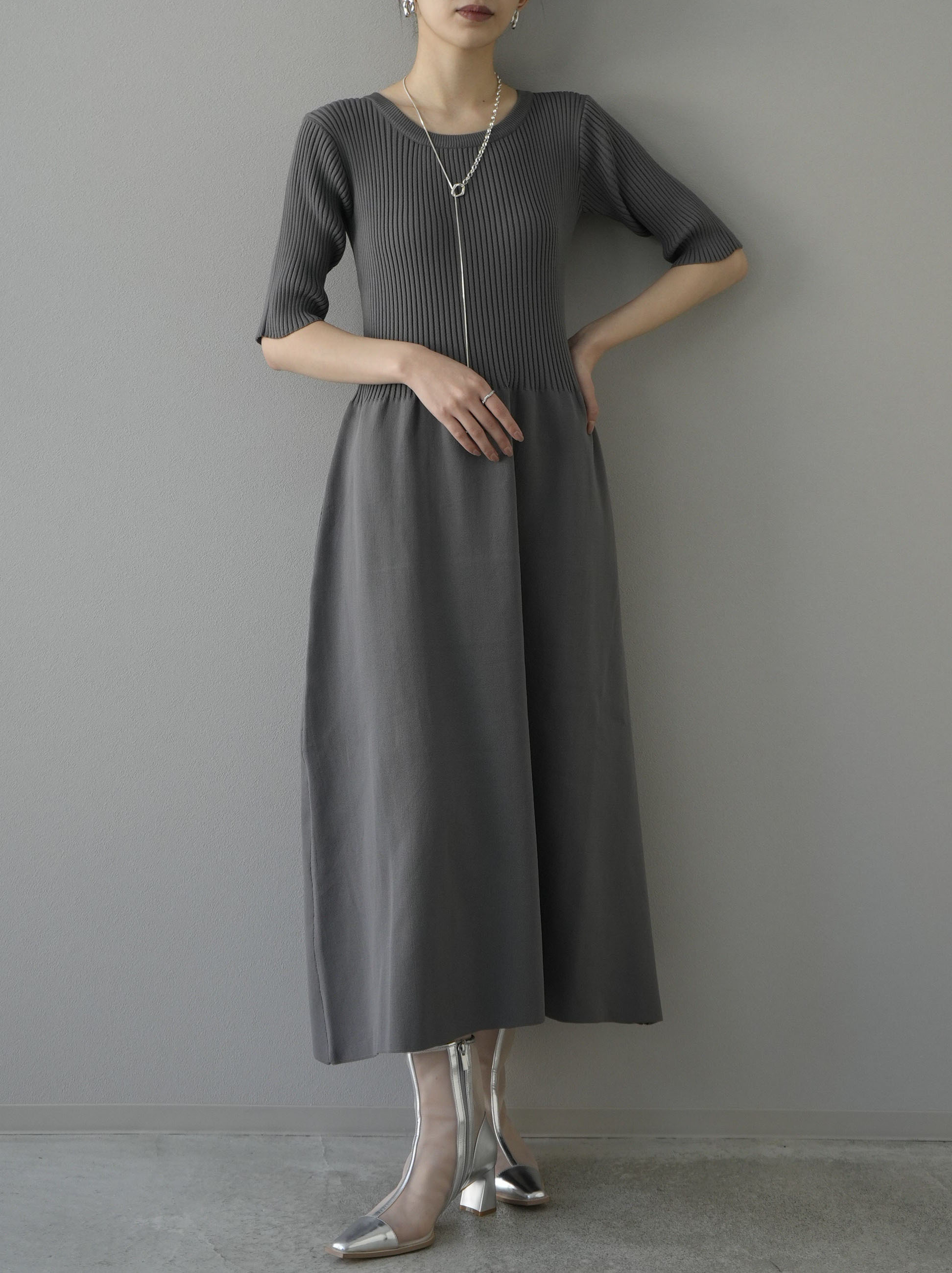 予約]ポリエステルニットペプラムワンピース/グレー – Lumier