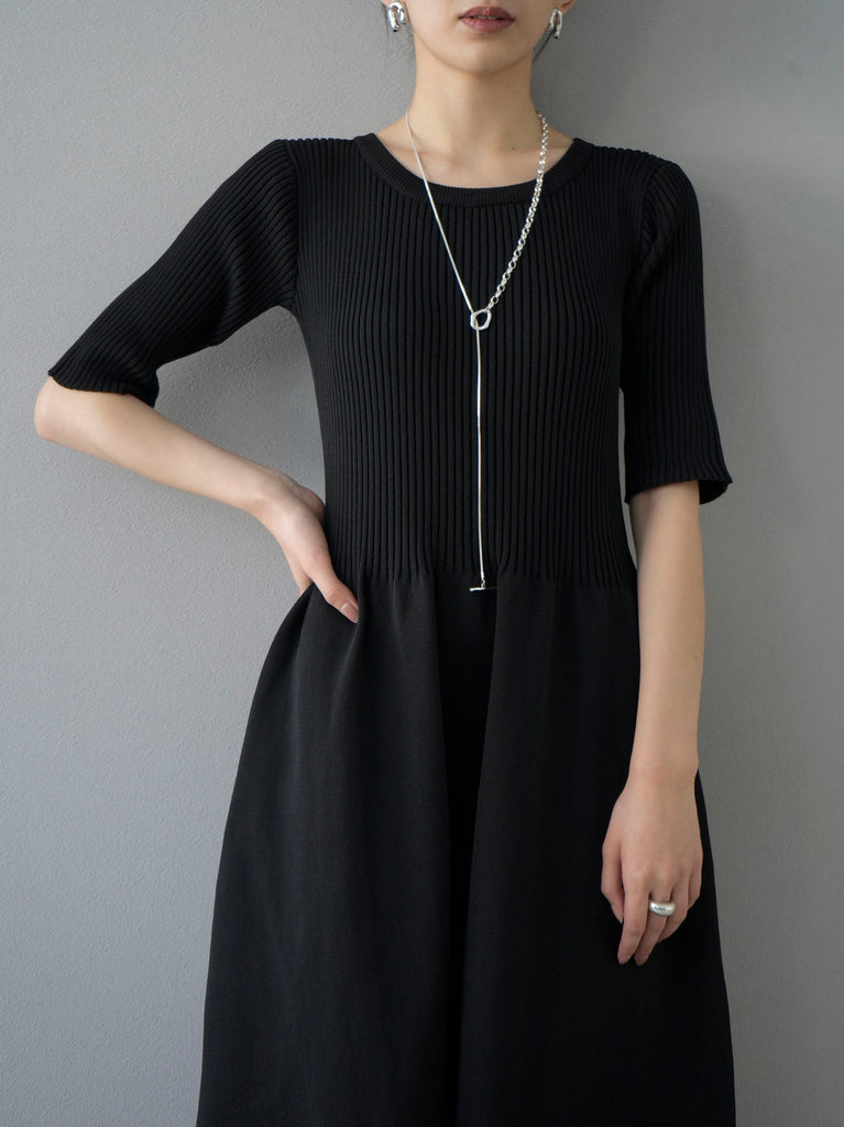 予約]ポリエステルニットペプラムワンピース/ブラック – Lumier