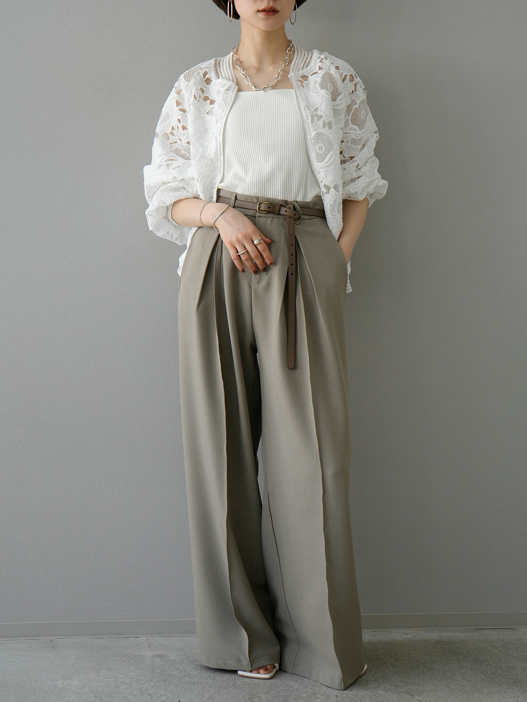 [SET] All-lace blouson + wide pants with design tucks (2 sets)