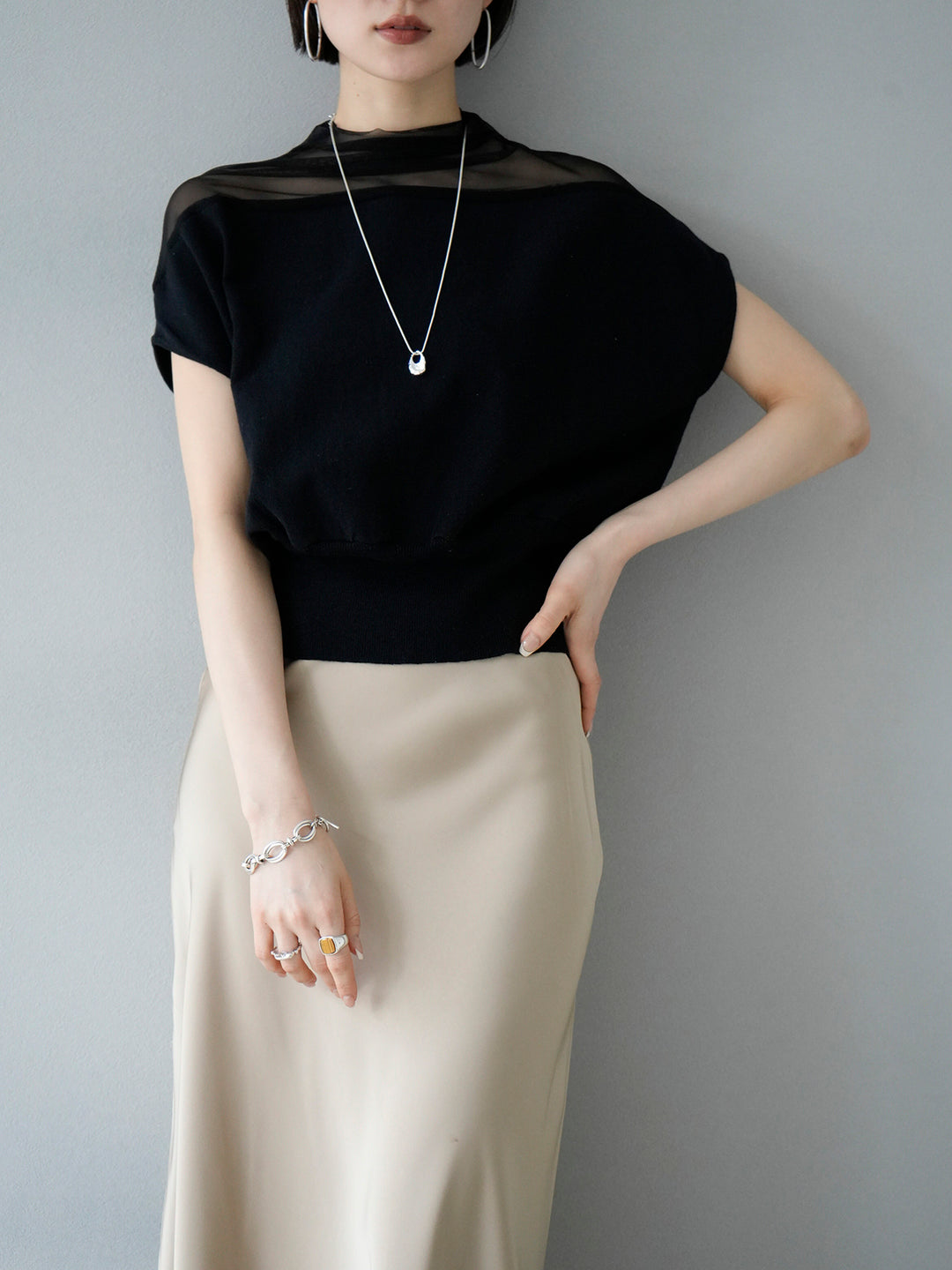 [SET] French sleeve sheer knit pullover + satin narrow skirt (2set)